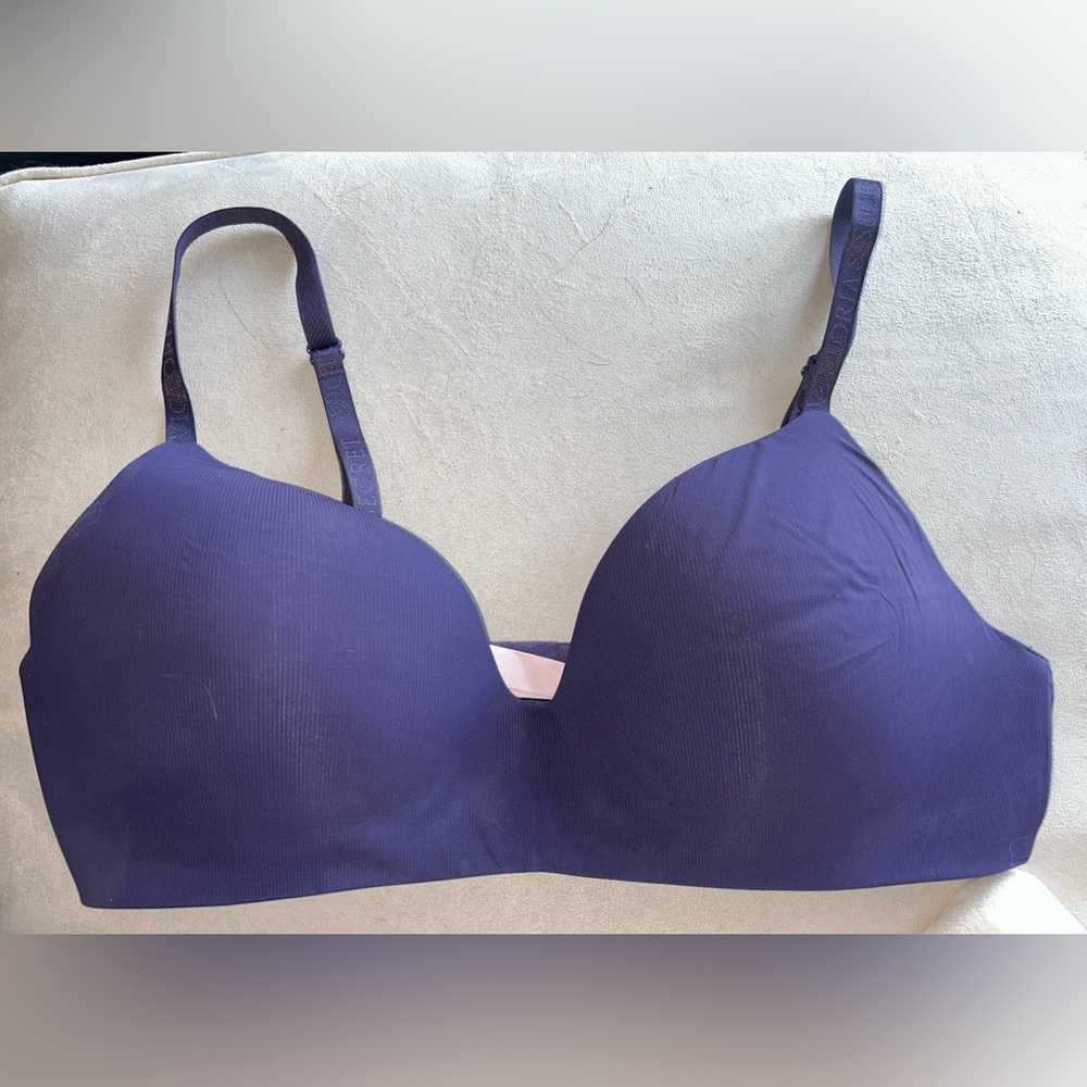 Victoria's Secret Wireless Purple Plunge Bra with Adjustable Straps 38C